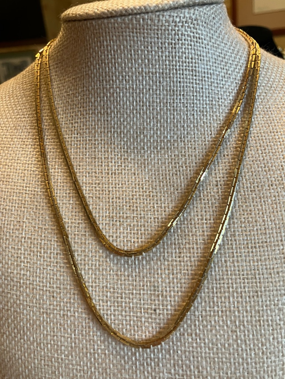 VINTAGE GOLD-TONE DOUBLE LAYER LINKED NECKLACE. 30”